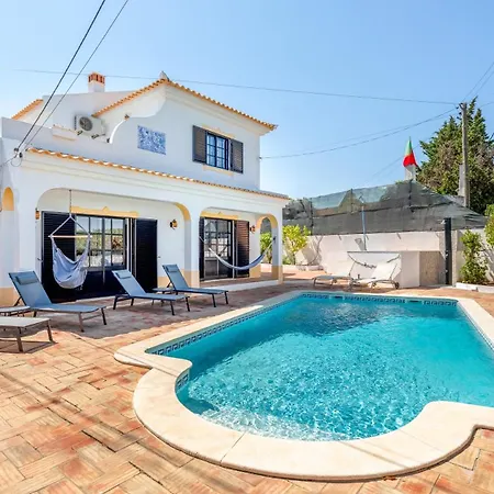 Stylish 3 Bdr Retreat With Pool By Lovelystay *