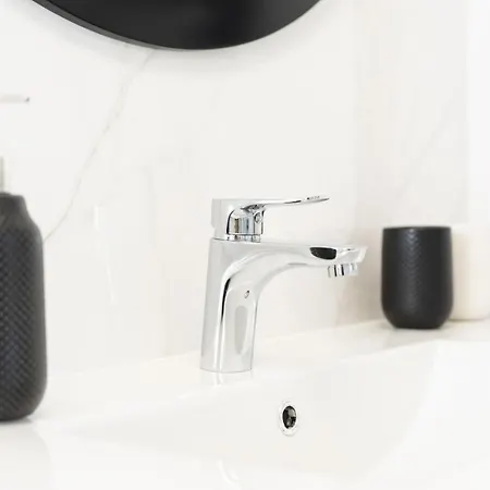 Stylish 3 Bdr Retreat With Pool By Lovelystay