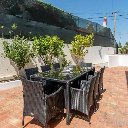 Stylish 3 Bdr Retreat With Pool By Lovelystay *