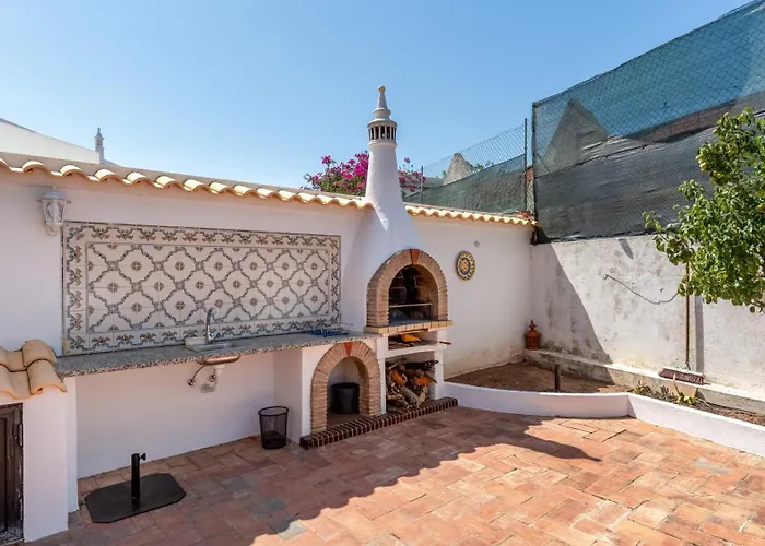 Stylish 3 Bdr Retreat With Pool By Lovelystay *